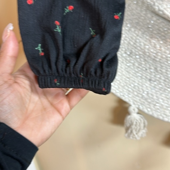 Black with roses off the shoulder crop top - Picture 6 of 8